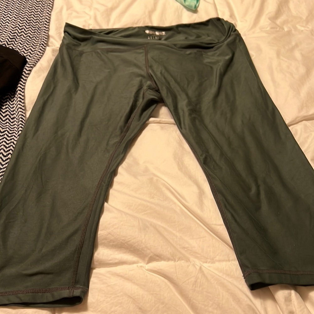 Gray/greenish Capri size XL